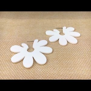 🌸Retro Inspired Acrylic Earrings🌸